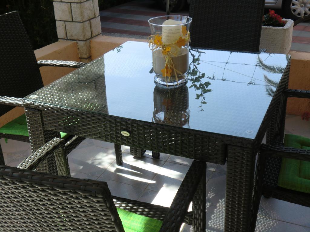 Guest House Sandra Rab Town Esterno foto