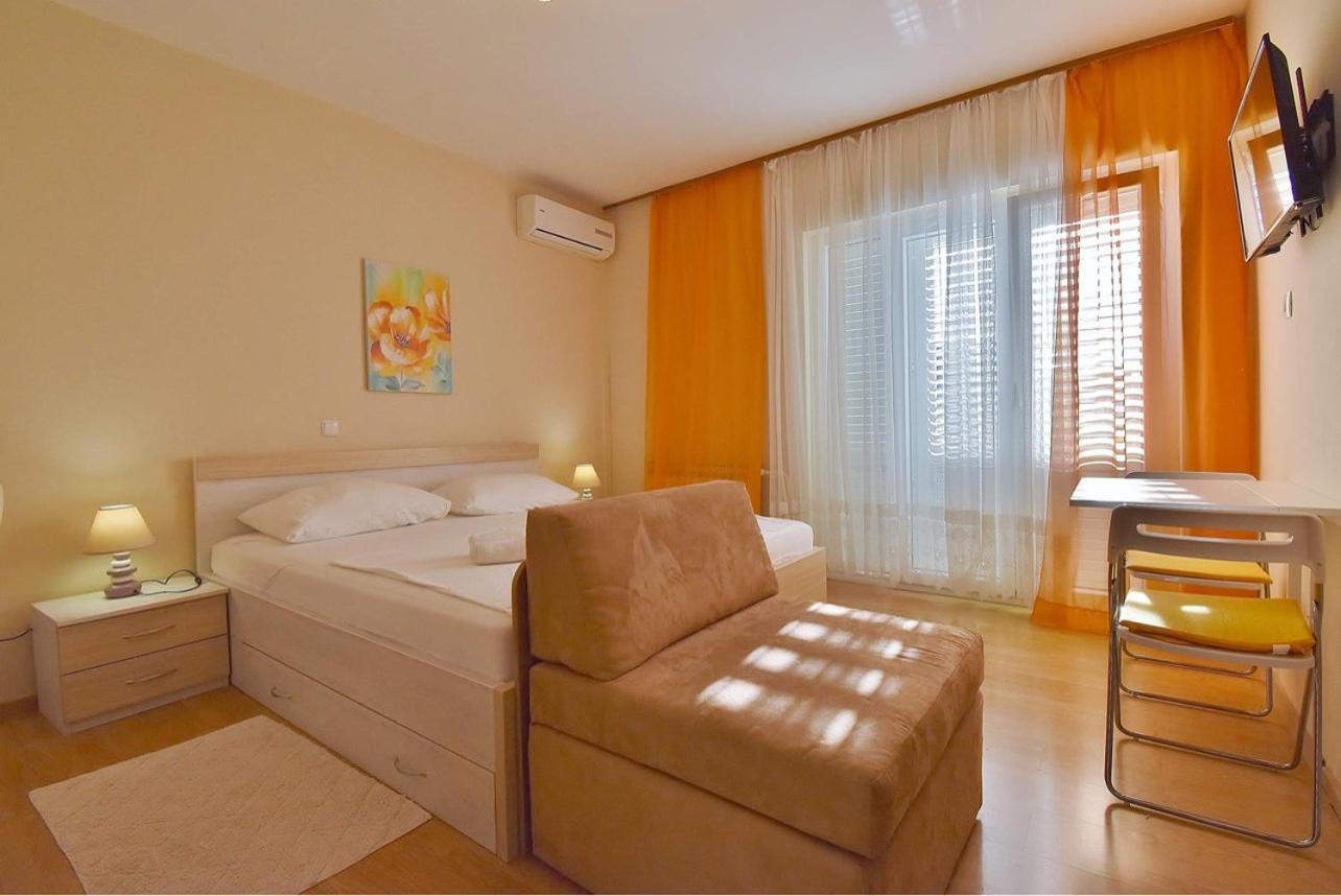 Guest House Sandra Rab Town Esterno foto
