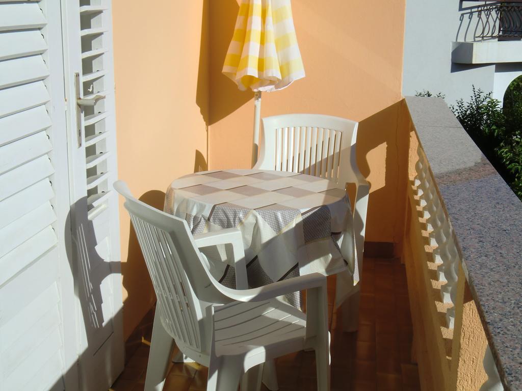 Guest House Sandra Rab Town Esterno foto