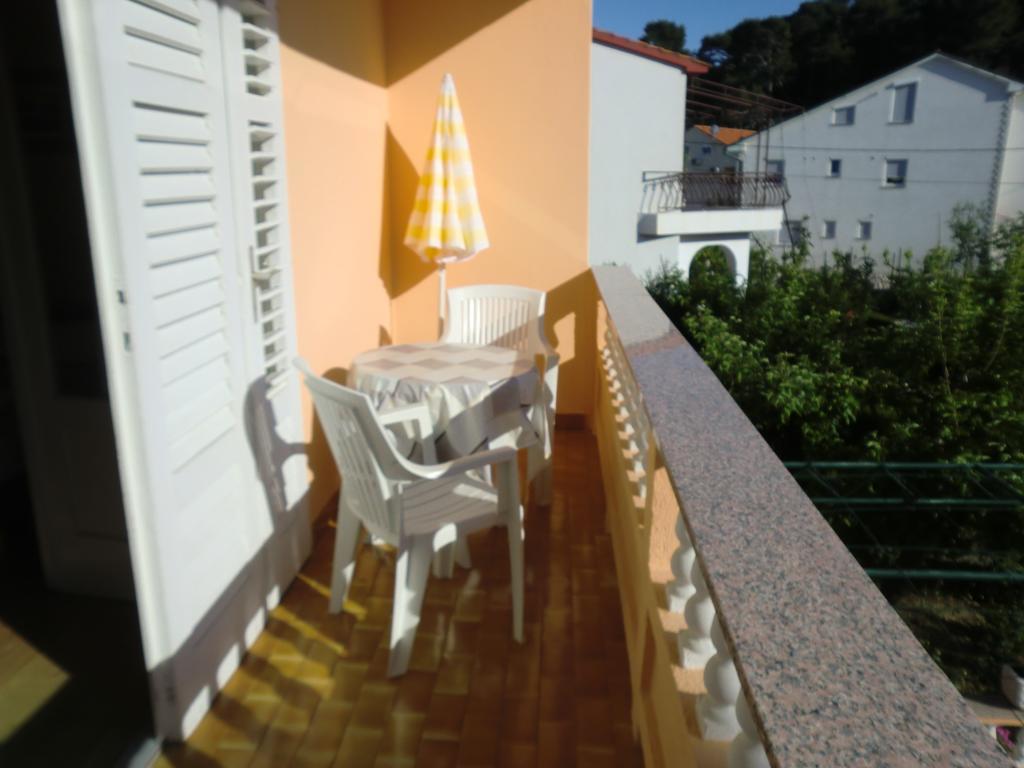 Guest House Sandra Rab Town Esterno foto