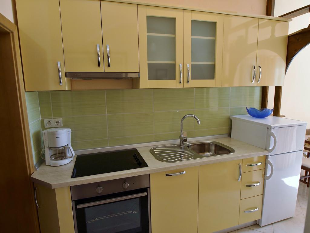 Guest House Sandra Rab Town Esterno foto