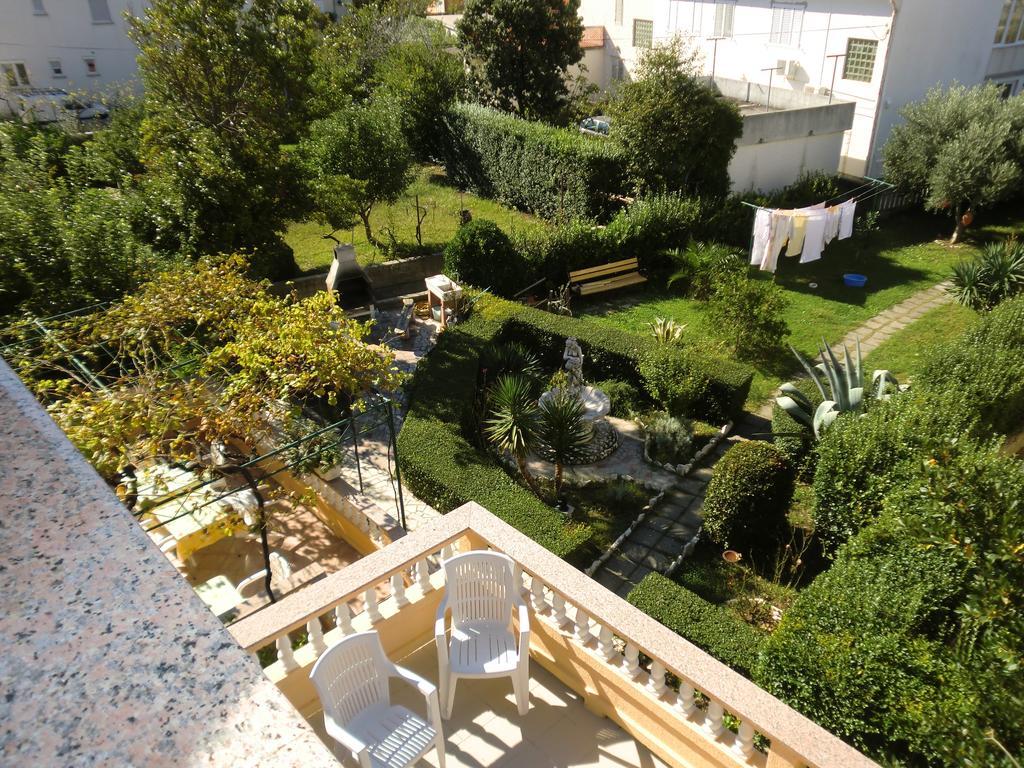 Guest House Sandra Rab Town Esterno foto