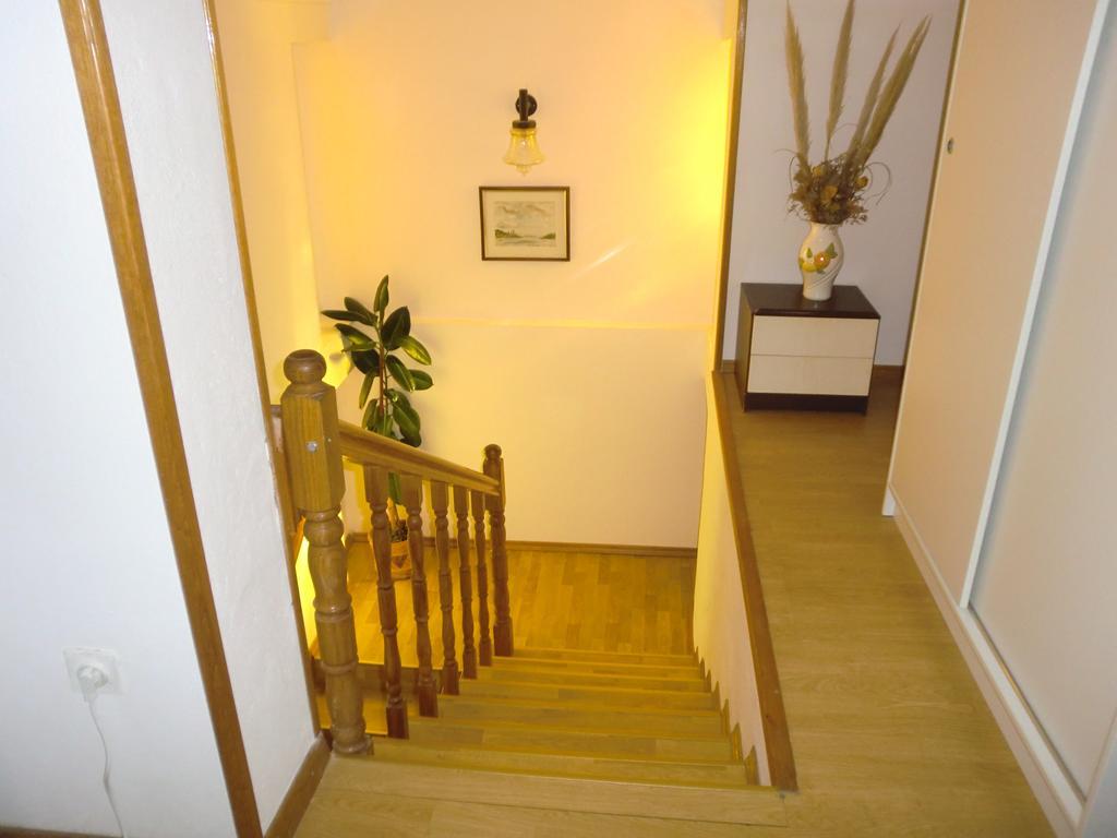 Guest House Sandra Rab Town Esterno foto