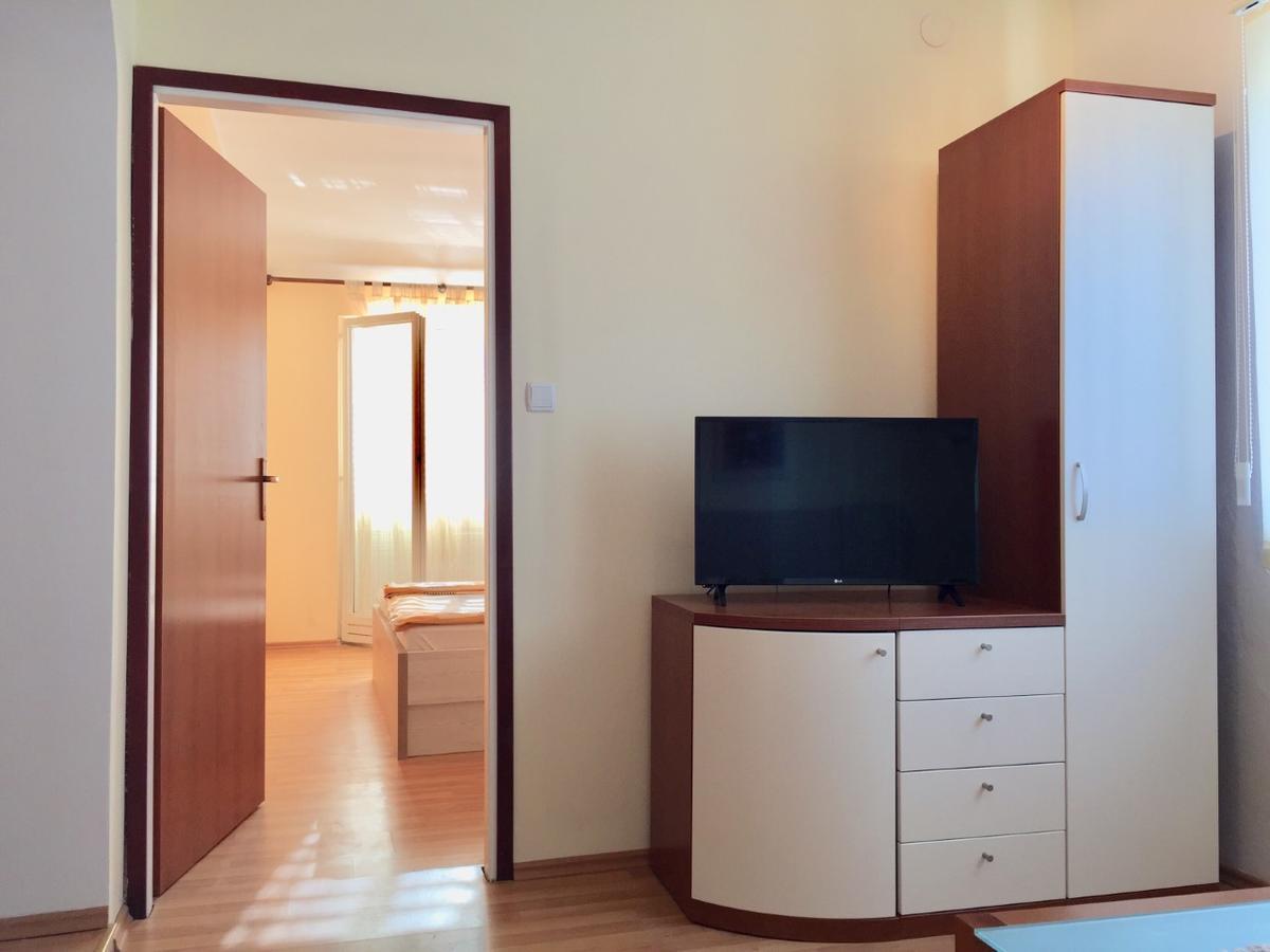 Guest House Sandra Rab Town Esterno foto