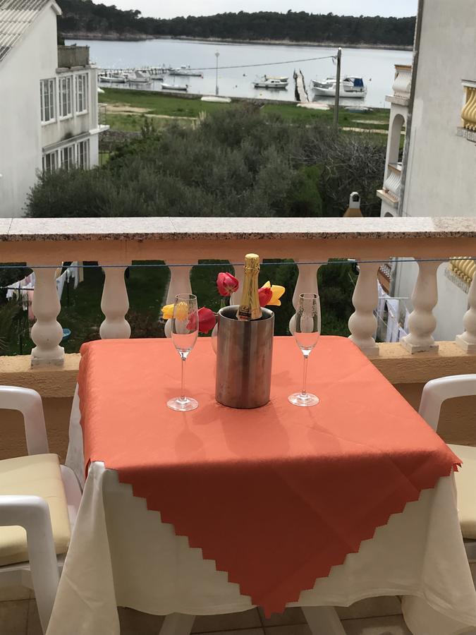 Guest House Sandra Rab Town Esterno foto