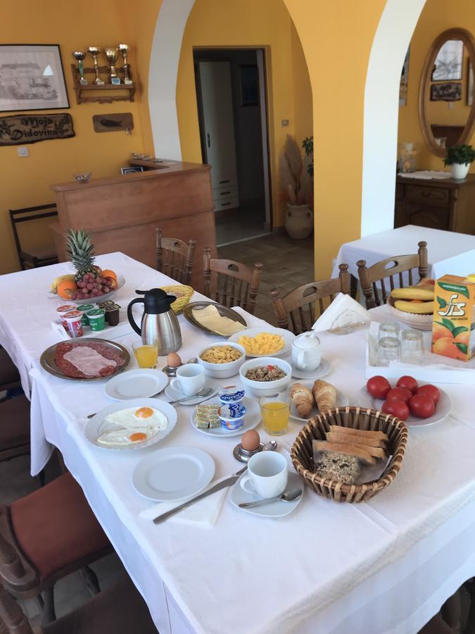 Guest House Sandra Rab Town Esterno foto