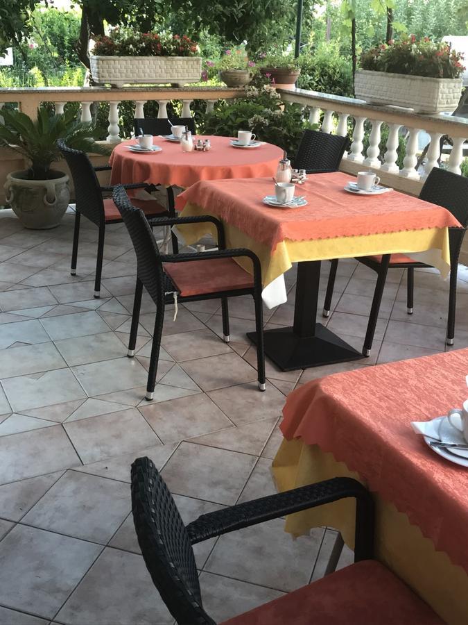 Guest House Sandra Rab Town Esterno foto